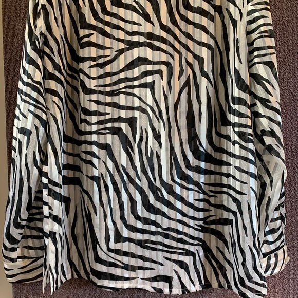 Alfred Dunner Zebra Print Button Down Long Sleeve Blouse - Picture 7 of 10